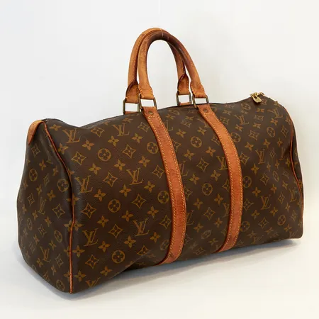 Väska Louis Vuitton Kepall 45, datumkod: SA852- Februari-1985 Frankrike, fläckig insida, slitage och fläckar på läderdetaljer, slitage på beslag                                                                                                                                                                                                                                                                                                                                                                                                                                                                                                                                                                                                                                                                                                                                                                                                                                                                                                                                                                                                                                                                                                                                                                                                                                                                                                                                                                                                                                                                                                                                                                                                                                                                                                                                                                                                                                                                                                                                                                                                                                                                                                                                                                                                                                                                                                                                                                                                                                                                                                                                                                                                                                                                                                                                                                                                                                                                                                                                                                                                                                                                                                                                                                                                                                                                                                                                                                                                                                                                                                                                                                                                                                                                                                                                                                                                                                                                                                                                                                                                                                                                                                                                                                                                                                                                                                                                                                                                                                                                                                                                                                                                                                                                                                                                                                                                                                                                                                                                                                                                                                                                                                                                                                                                                                                                                                                                                                                                                                                                                                                                                                                                                                                                                                                                                                                                                                                                                                                                                                                                                                                                                                                                                                                                                                                                                                                                                                                                                                                                                                                                                                                                                                                                                                                                                                                                                                                                                                                                                                                                                                                                                                                                                                                                                                                                                                                                                                                                                                                                                                                                                                                                                                                                                                                                                                                                                                                                                                                                                                                                                                                                                                                                                                                                                               