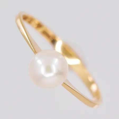 Ring, stl 16½, pärla Ø 5,5mm, 18K Vikt: 1,2 g