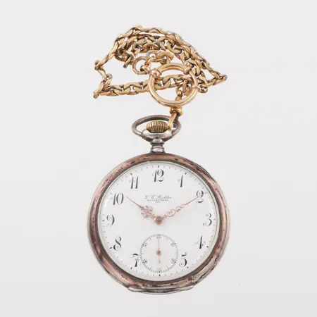 Fickur Omega Grand Prix 1900, urtavlan märkt G.E Richter Mullhyttemo, diameter ca 5 cm, ojämnheter, silver.