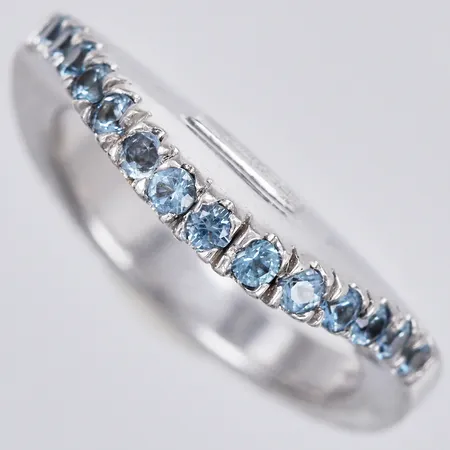 Ring med blåa stenar,  stl. 17, bredd: ca 4mm, United Colors of Benetton, silver, 925/1000 Vikt: 7,3 g