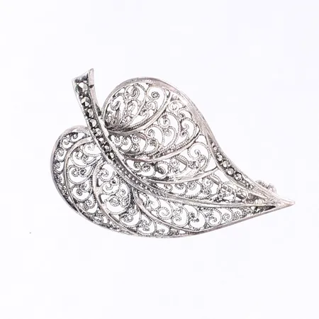 Brosch i form av blad med markasiter, 40x25mm, silver 830/1000 Vikt: 3,6 g