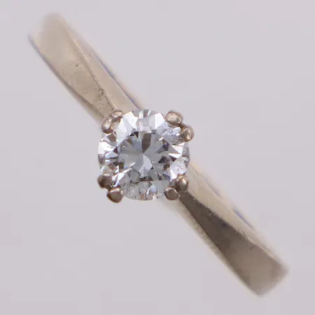 Ring med diamant 1xca0,38ct, ca W(H)/Si, stl 16¼, bredd 2-5,6mm, Örns Juvelateljé, Göteborg, år 1978, vitguld, 18K  Vikt: 2,9 g