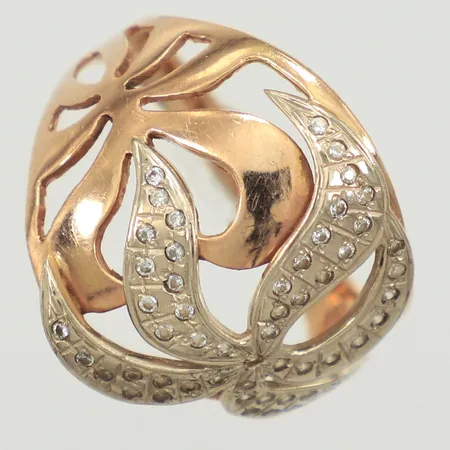 Ring med vita stenar, stl 20, bredd 20,4mm, 14K Vikt: 5 g