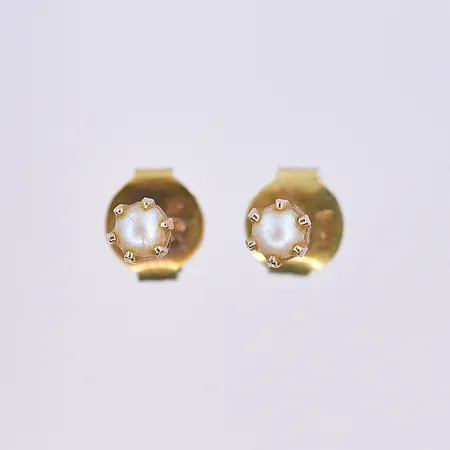 Ett par örhängen, Ø4 mm, 14K. Vikt: 0,9 g