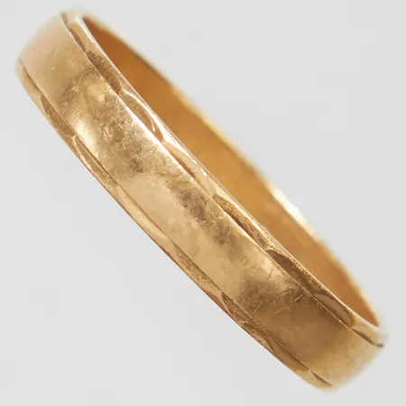 Ring, stl 19¾, bredd 3,8mm, gravyr, 18K Vikt: 3,3 g