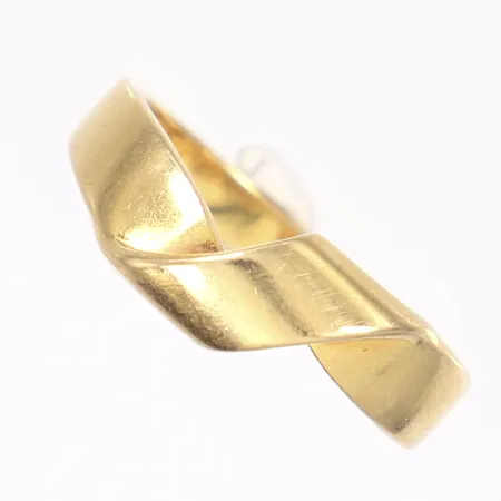 Ring, stl 19¼, bredd 3-7mm, repig, 18K  Vikt: 5,3 g