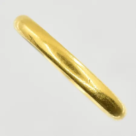 Ring, stl 22¼, bredd 3 mm, gravyr, 23K. Vikt: 6,7 g