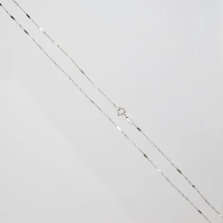 Kedja, längd ca 55cm, bredd 1,1mm, vitguld, 18K Vikt: 1,5 g
