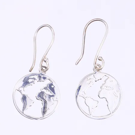 Ett par örhängen i form av jordglob, 32x16mm, Silver 925/1000  Vikt: 2,3 g