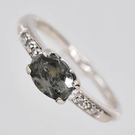 Ring vitguld, stl 17¼, naggade stenar, 18K  Vikt: 2,7 g