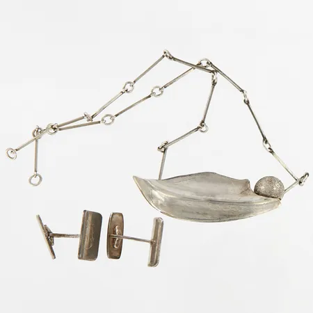 Collier, saknar lås, 42cm ,bredd: 1-22mm, ett par manschettknappar, monogramgravyr, 12x20mm, silver 925/1000 Vikt: 30,5 g