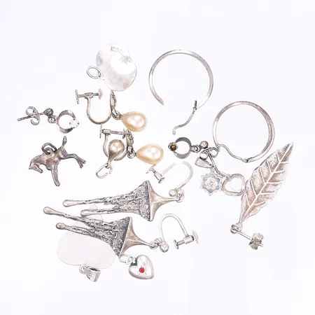 Diverse silver, bl a hängen, örhängen, delvis med stenar, silver 830-925/1000 Vikt: 21,6 g
