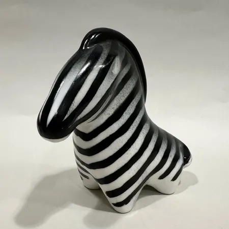 Figurin, Zebra, Taisto Kaasinen för Arabia, höjd 14cm, stengods, osignerad, mindre tillverkningsfel, möjligen andrasortering