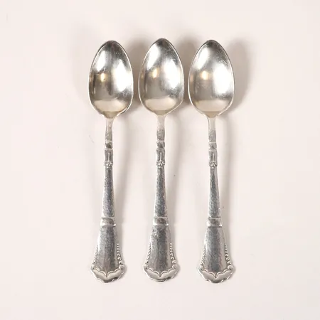 Tre kaffeskedar, Danmark, längd 12cm, slitage, nysilver