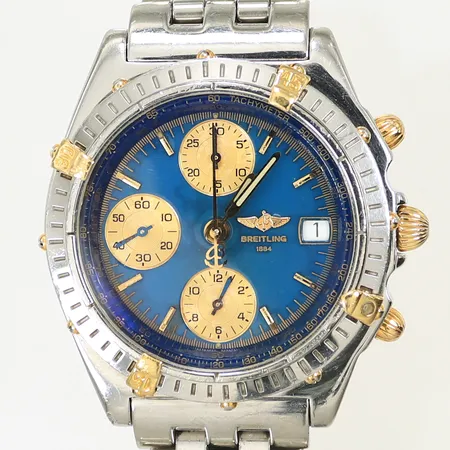 Herrur Breitling Chronomat chronograph automat, stål/guld, Ø 39mm, pilotlänk stål, modell B13050.1 sernr:55945. Omkrets handleden 19cm, liten skada glasringen vid kl 4, glasringen kan vridas åt båda hållen, smuts på urtavlan, rost på dom små visarna, sliten, Klockan testad under 24-timmar och tappar en minut.