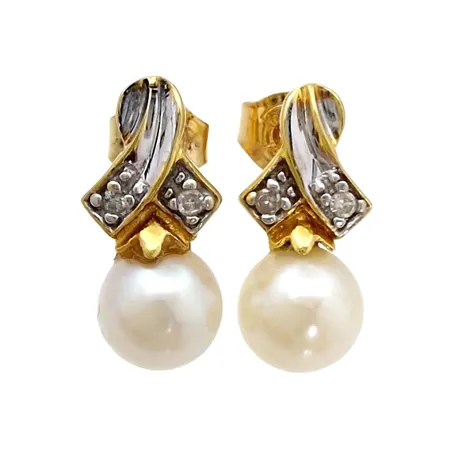 Örhängen, 18K guld, tvåfärgad modell, odlade Pärlor Ø6 mm, Diamanter 4 x 0,005ct, Guldfynd (GHA), längd 14 mm, bredd 7 mm, fint skick, originalploppar Vikt: 2,7 g