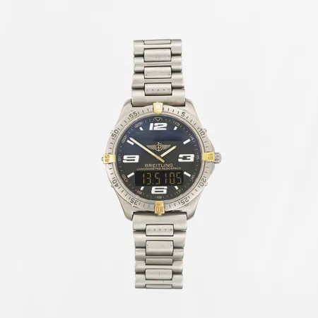 Herrur Breitling Aerospace, referensnummer F75362. serienummer 601343, titan, quartz, digital/analog, ca Ø42 extra länkbit, instruktionsbok, chronometercertifikat, garantibok daterad 2005 Krons Ur, box och ytterkartong med slitage, ur med bruksslitage.