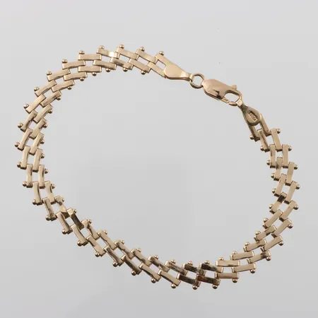 Armband, längd ca 20 cm, bredd 6.5 mm, någon liten ojämnhet, 18k. Vikt: 9 g