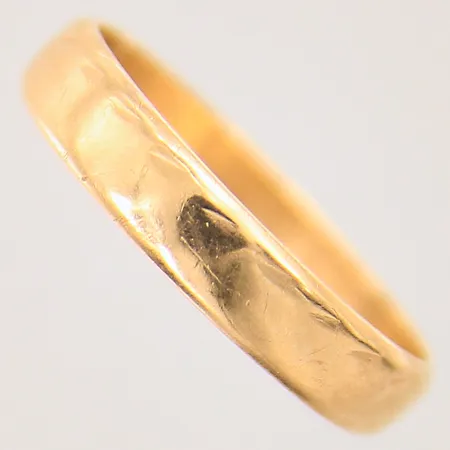 Ring med mönstrad dekor, stl 17½, bredd: 4mm, gravyr, repig, 18K Vikt: 3 g