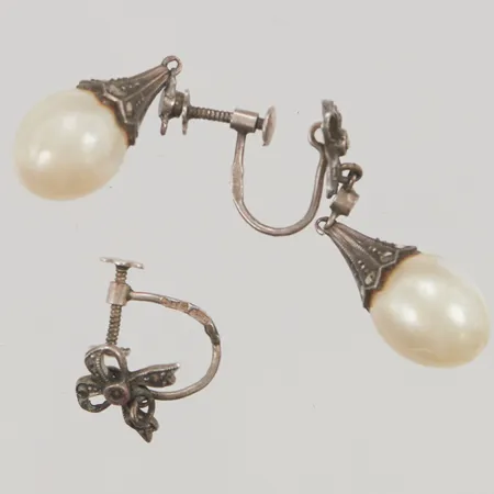 Ett par örhängen, 33mm, defekta, 830/1000 Silver 5,5g.