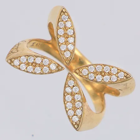 Ring, Carolina Gynning, vita stenar, stl 20, 925/1000 silver Vikt: 7 g