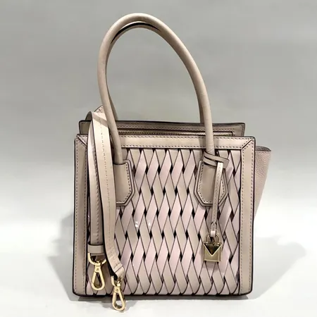 Väska Michael Kors, Mercer Studio Woven Leather Crossbody, mått 22x20x12cm, flätad dekor, delvis lackat läder, minimalt slitage invändigt samt mindre fläckar utvändigt, något repigt lås, dustbag med fläckar, informationsblad