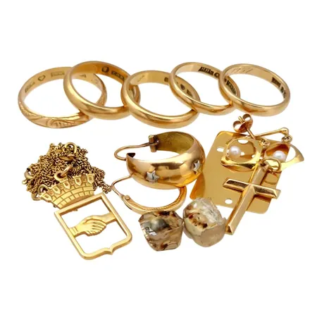 Parti guldsmycken, 18K,  orensat tandguld ingår, gravyrer/ defekter förekommer, bruttovikt Vikt: 42,3 g