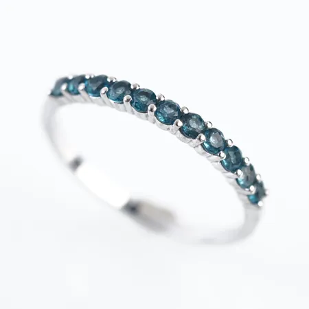 Ring m blå stenar, vitguld, stl 18(56), bredd 2mm, 18k Vikt: 1,7 g