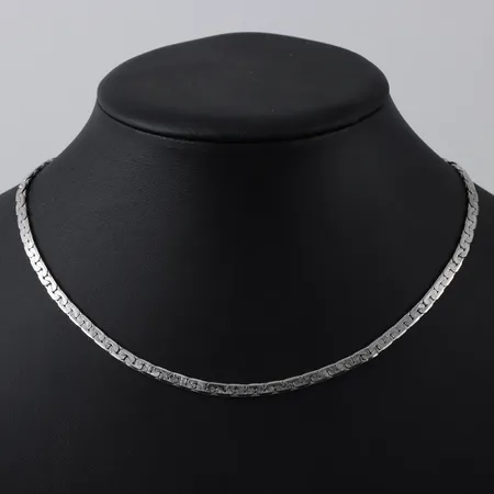 Collier, längd 42cm, bredd 3,7mm, silver Vikt: 19 g