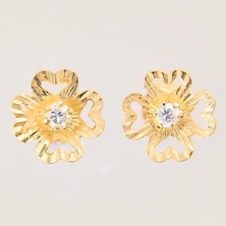 Ett par örhängen med vita stenar, Ø7,8mm, 18K Vikt: 0,8 g