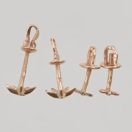 2 Par örhängen, skeva, 14K 2,7g.