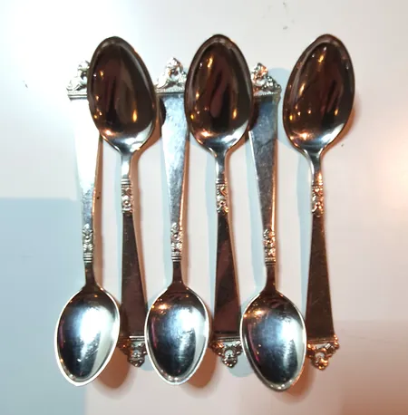 6 Kaffeskedar, silver 830/1000, 12cm  Vikt: 75 g