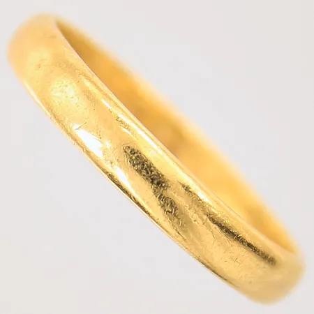Ring, slät, stl: 20½, bredd: 3,6mm, gravyr, repig, 23K  Vikt: 5,3 g