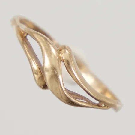 Ring, stl: 16¾, bredd 1,5-6,4mm, 9K Vikt: 0,9 g