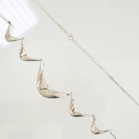Halscollier, längd ca, 47cm, bredd, 2-12mm (repigt) 925/1000-Silver, 19,3g 