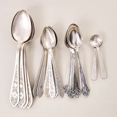 Diverse silverskedar 20st, olika storlekar, vissa med utländska stämplar, silver 830/1000 Vikt: 255,3 g