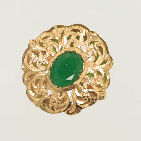 Ring med grön sten, stl 17, bredd 20mm, höjd 12mm, sten defekt saknar del, 18K 4,9g totalt.