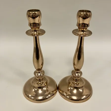 Ett par ljusstakar, Ljuders Hovmantorp, Sweden, höjd 19cm, malm, Skickas med paket.