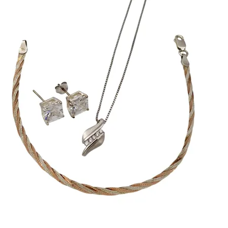 Silversmycken, 925/1000, Halskedja Venezia med Hänge, längd 45,5 cm, Örhängen, vita stenar, mått 8x8 mm, stenar utan anmärkning (en plopp saknas), Armband, flätad, tvåfärgad modell, längd 19 cm Vikt: 8,5 g