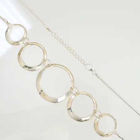 Halscollier med ringar, längd ca 48,5cm, bredd, 2-37mm (repigt) 925/1000-Silver, 24g 