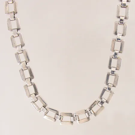 Collier, längd 43,5cm, bredd 12mm, slappt lås, silver 925/1000 Vikt: 72,1 g