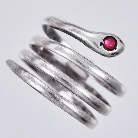 Ring stl: 15½, bredd ca 15mm, 830/1000 silver Vikt: 2,1 g