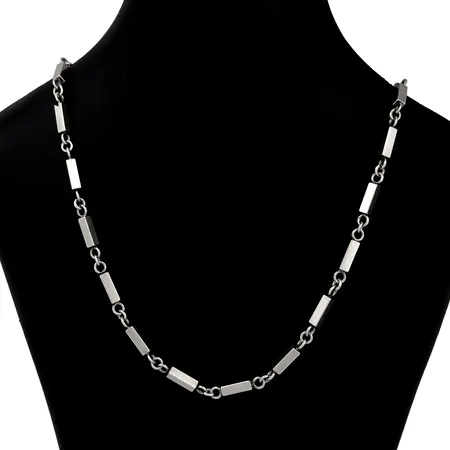 Retro Halsband, längre modell, silver 830/1000 (lås i 925/1000), modell med stavar, längd 72,0 cm, stavar längd 10,5 mm (längd 19,5 mm inkl. öglor), bredd 3,5 mm, svensk kontroll/importstämpel Vikt: 51,9 g