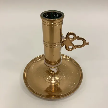 Kontorsljusstake, malm, höjd 10,5cm, stearinrester,