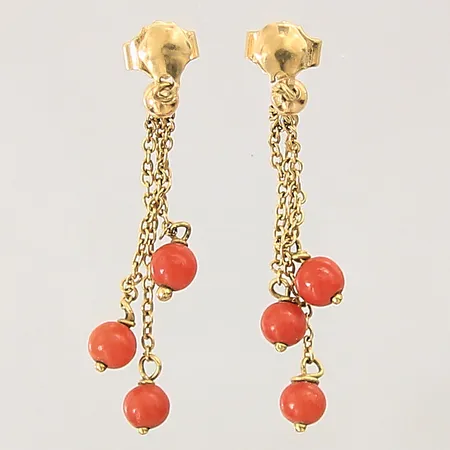 Ett par örhängen med koraller, 40x4mm, 18K  Vikt: 2,5 g