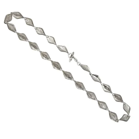 Retro Collier 1950/60-tal, silver 925/1000 (sterling), tillverkarstämpel HS, sannolikt Hermann Siersböl Danmark (1924-1964), längd 40 cm, bredd 9 mm Vikt: 13,3 g