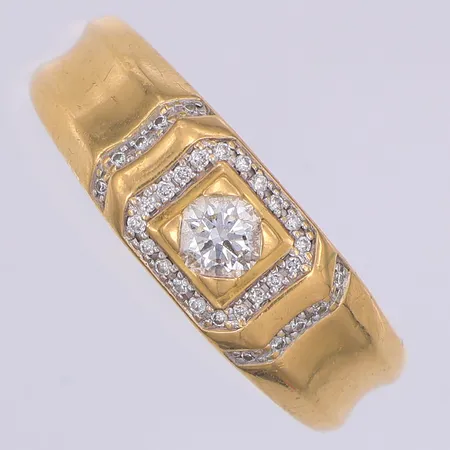 Ring, diamanter 1 x ca 0,36ct W(H)Si & 30 x ca 0,01ct, (0,39ctv enligt gravyr) stl 19, gravyr, 18K Vikt: 6,8 g