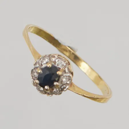 Ring, diamanter 6x ca 0,01ct, Ø17¼, skev, 18K 1,5g.
