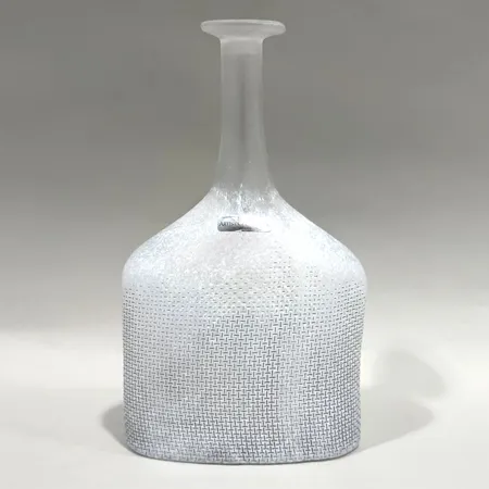 Flaska/Vas, Bertil Vallien för Kosta Boda, etikettmärkt, onumrerad, signerad, höjd 24cm, glas, mindre tillverkningsfel, möjligen andra sortering Skickas med paket.
