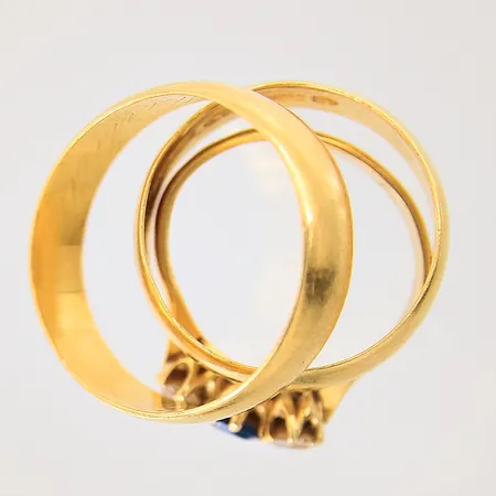 Diverse guldsmycken, stenar, gravyr, 23K Vikt: 16,2 g